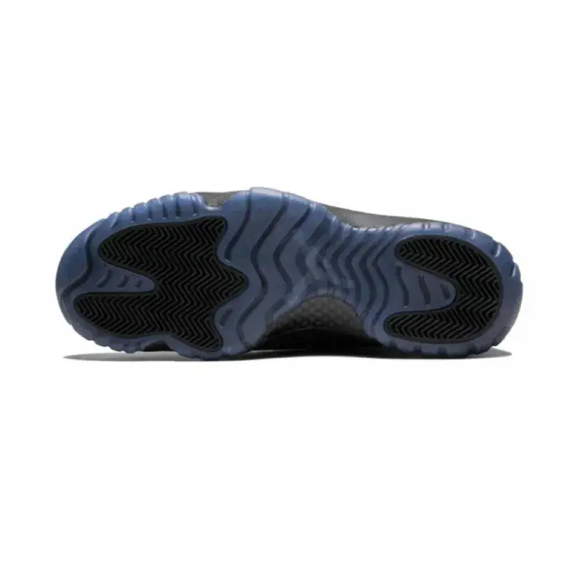 AIR JORDAN 11 RETRO ‘CAP AND GOWN’ 