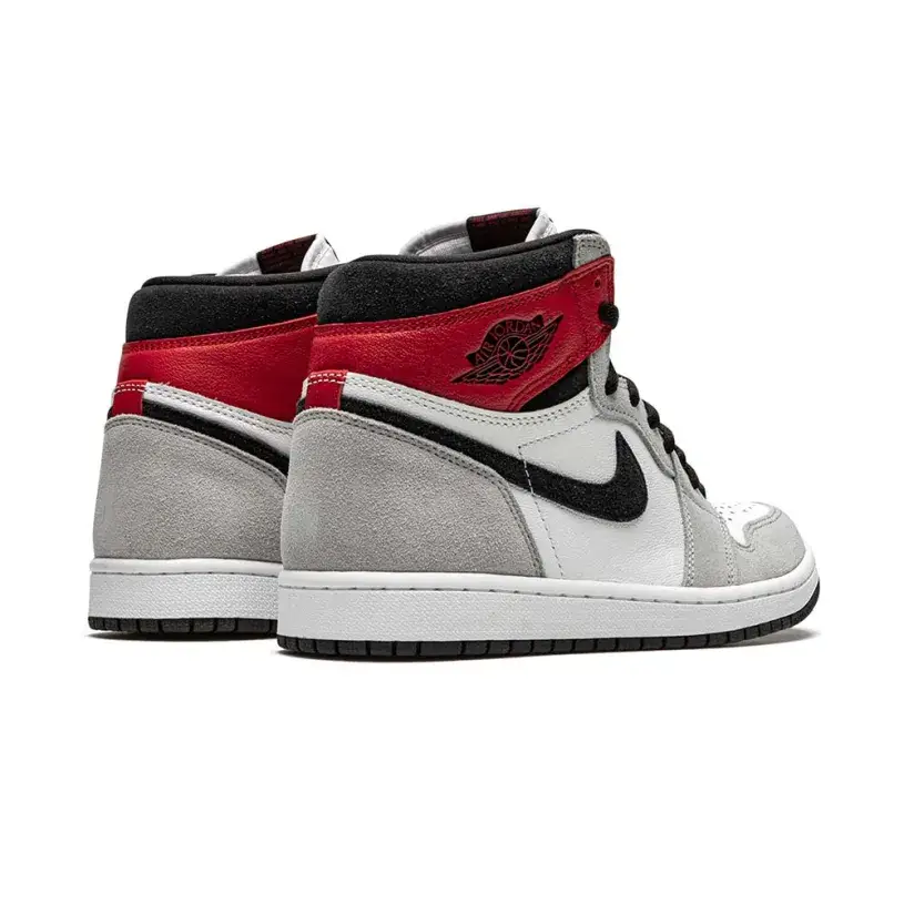 Air Jordan 1 Retro High OG “Light Smoke Grey” 