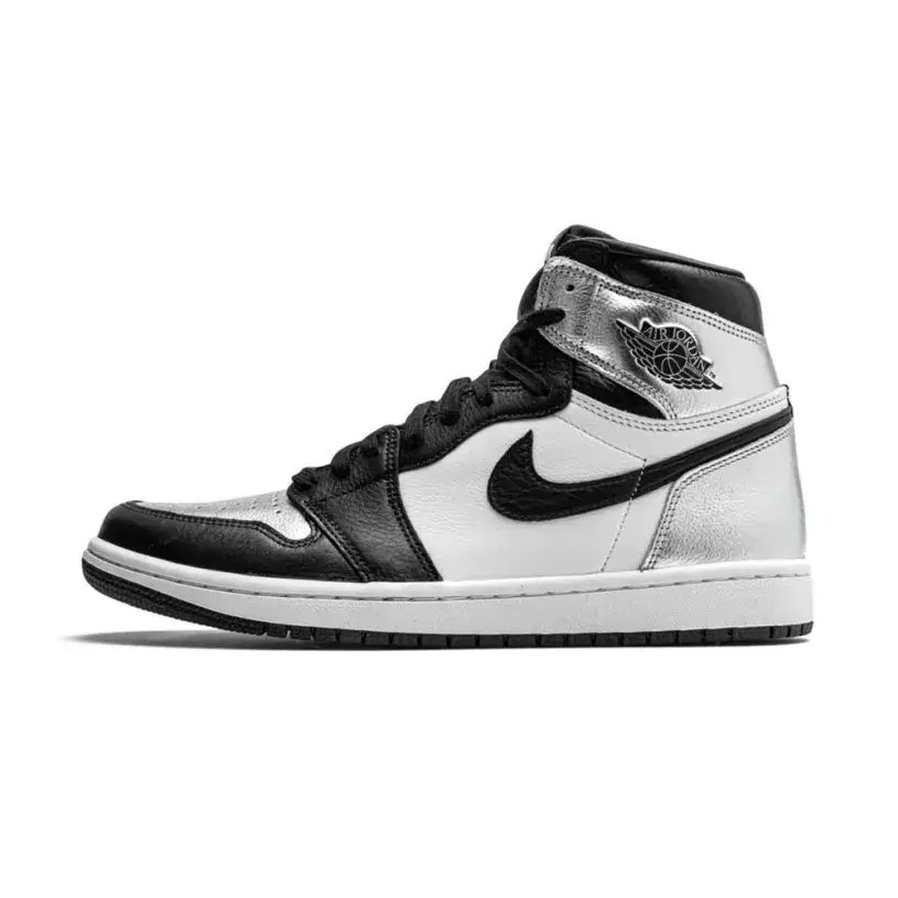 Wmns Air Jordan 1 Retro High OG ‘Silver Toe’ 