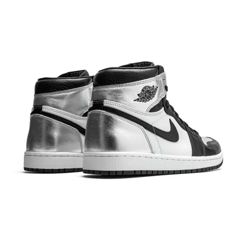 Wmns Air Jordan 1 Retro High OG ‘Silver Toe’ 